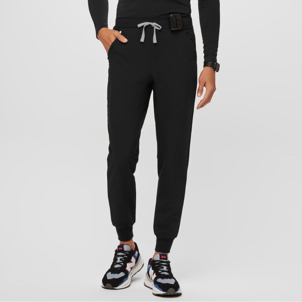 FIGS Men’s Tansen Jogger Scrub Pants in Black.